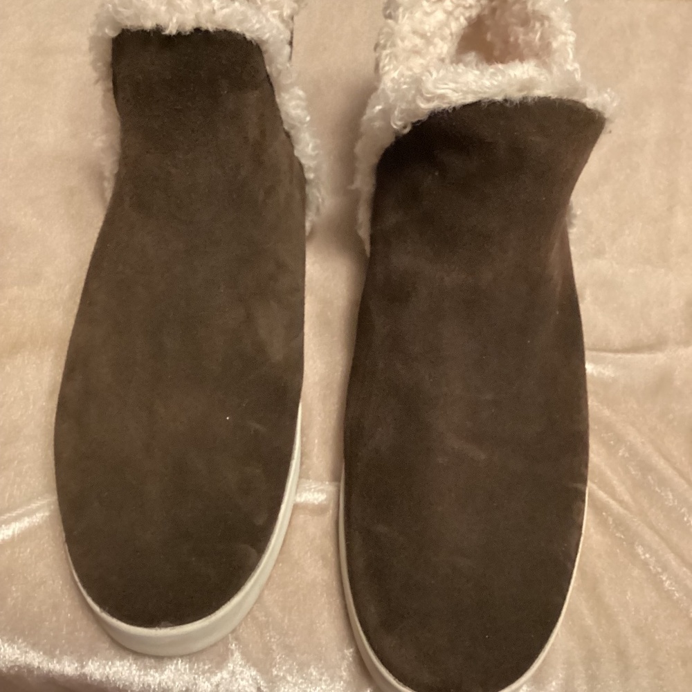 Vince Suede slip on shoes with fur lining Sz 7